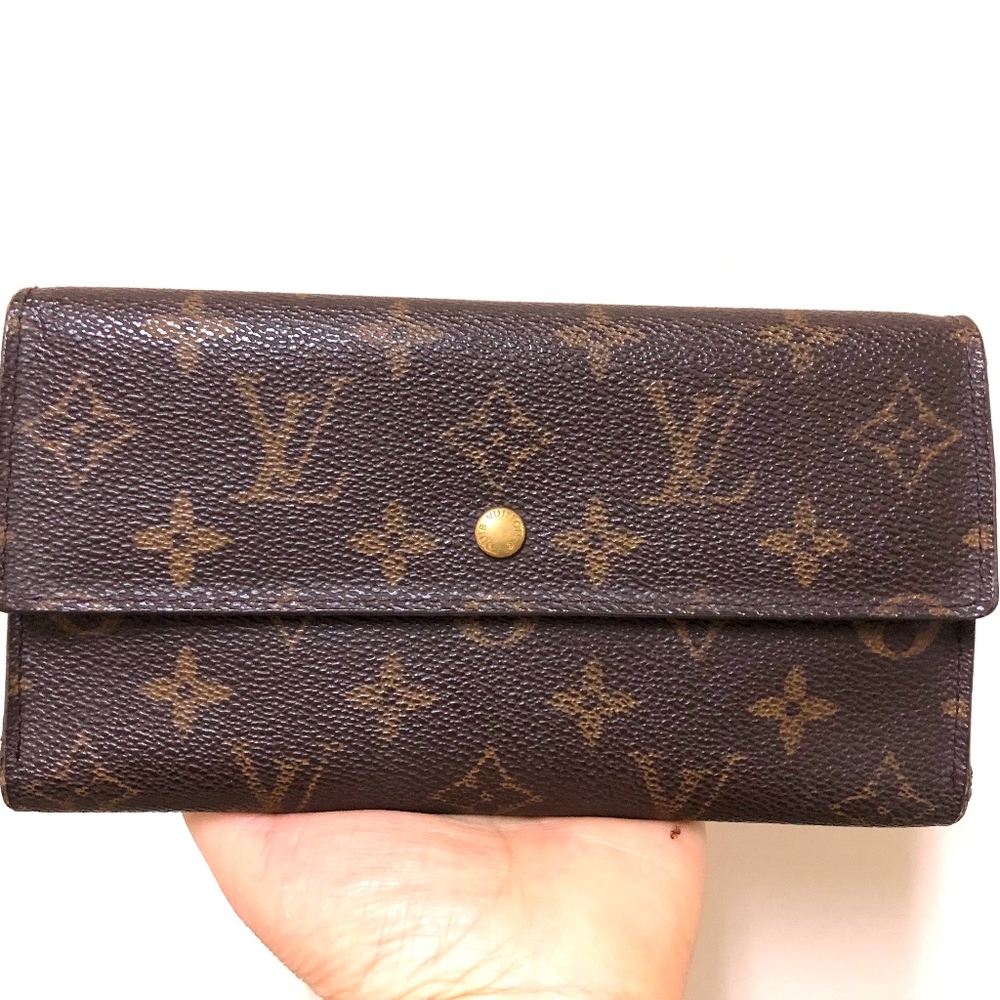 LOUIS VUITTON MONOGRAM INTERNATIONAL WALLET